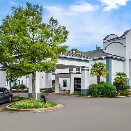 Clarion Pointe Apex - Holly Springs Hotel